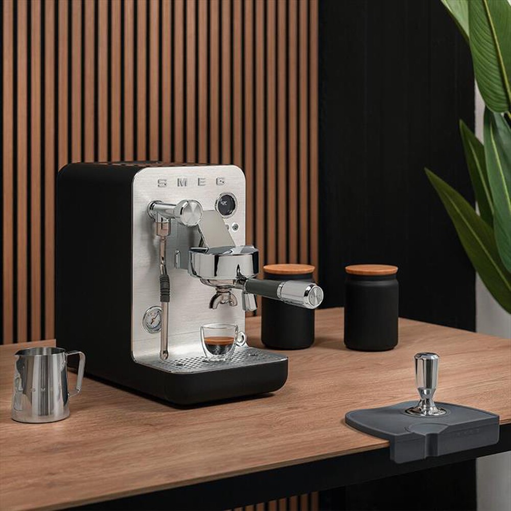 Immagine del prodotto SMEG - Macchina da caff&egrave; espresso EMC02BLMEU-Nero