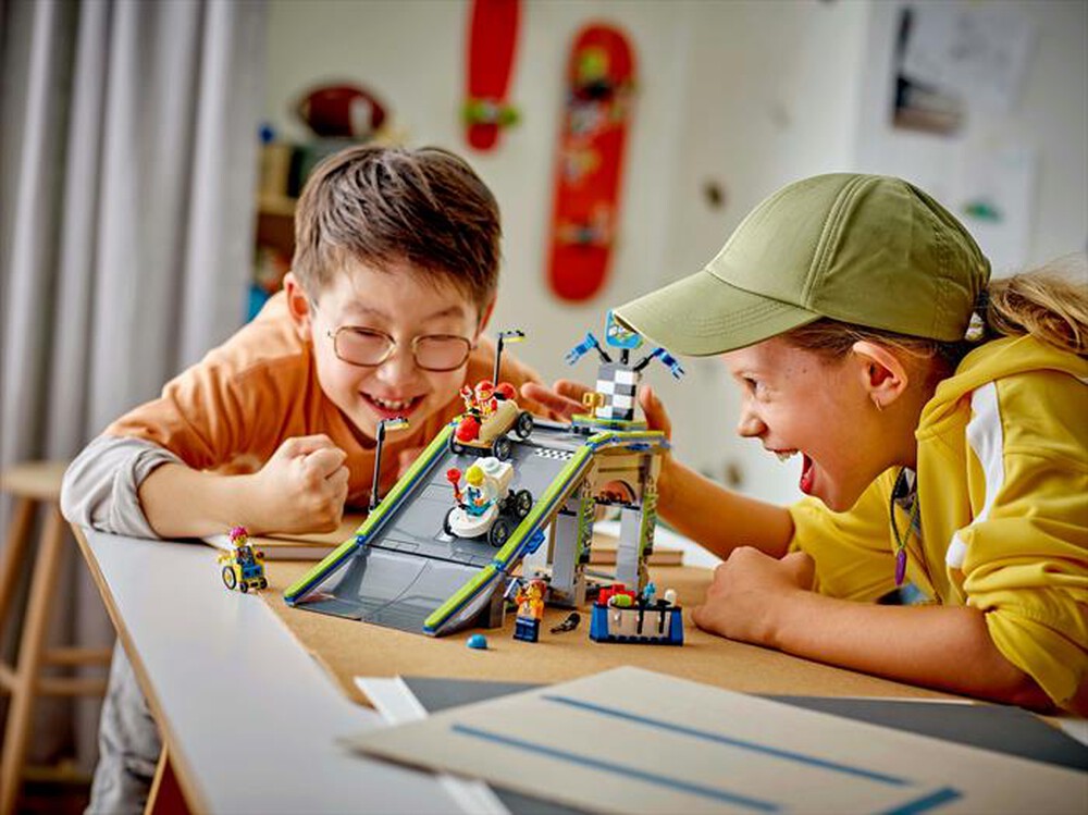 Immagine del prodotto LEGO - CITY Gara sulla pista a rampe 60460