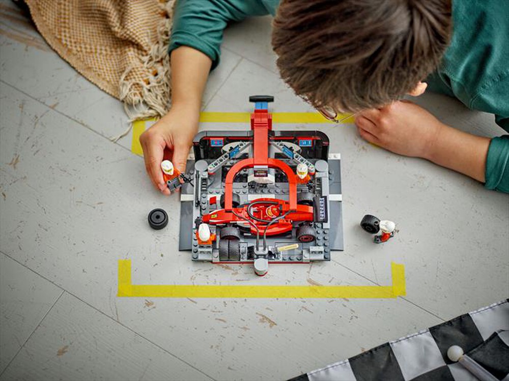 Immagine del prodotto LEGO - CITY F1 Pitstop e meccanici con Ferrari F1&reg; 60443