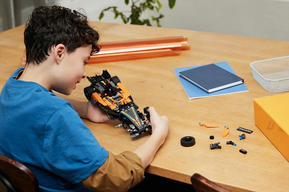 Immagine del prodotto LEGO - TECHNIC NEOM McLaren Formula E Race Car 42169