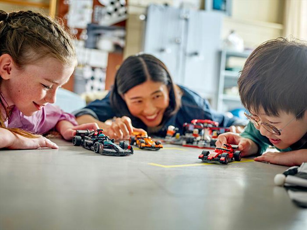 Immagine del prodotto LEGO - CITY F1 Pitstop e meccanici con Ferrari F1&reg; 60443
