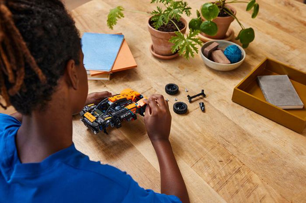 Immagine del prodotto LEGO - TECHNIC NEOM McLaren Extreme E Race Car 42166